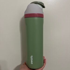 Owala Free Sip Sage Green Water Bottle 24 oz